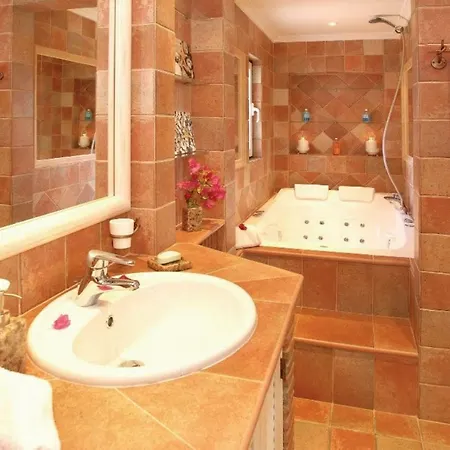 Villa Akivillas Tale *